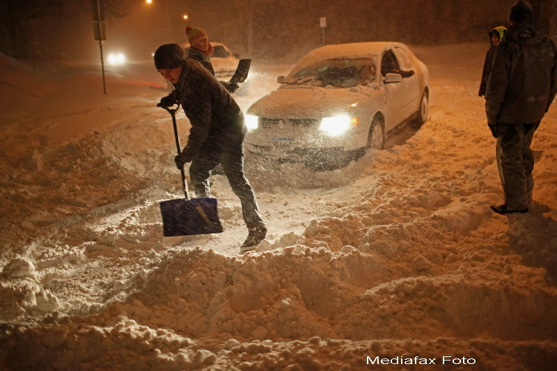 Grecia si Turcia sub zapezi. Langa Atena s-au rupt cablurile de curent