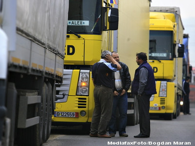 Soferii de TIR, verificati de inspectorii Autoritatii Rutiere Romane dupa tragedia din Ungaria