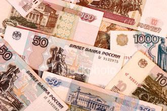 Sarac si cinstit! A gasit un sac cu 3,5 mil de ruble si l-a predat politiei
