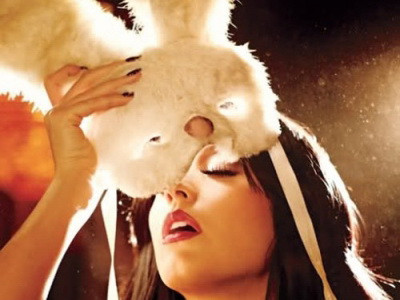 Katy Perry fuge cu circul in pictorialul pentru Elle. GALERIE FOTO