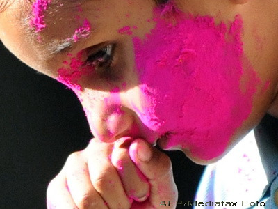 Injunghiat de colegii de gradinita pentru ca se imbraca in roz