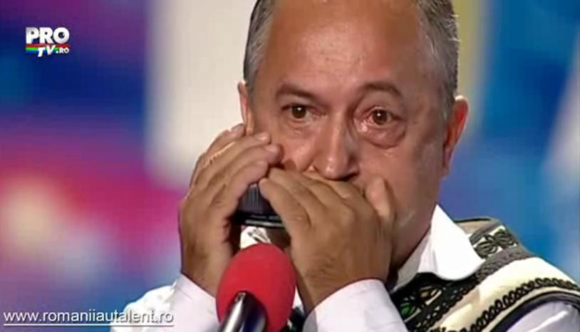 Romanii au talent: Barbatul care canta la pieptene. VIDEO