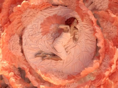 Rihanna sexy si provocatoare in reclama pentru Reb'l Fleur! VIDEO