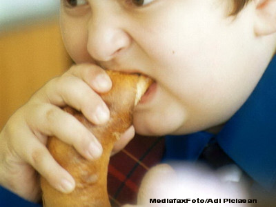 Programul „laptele si cornul” a fost reluat pentru 23.000 de elevi din Cluj