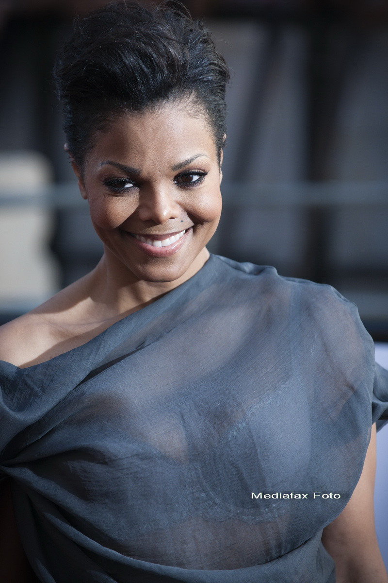 Janet Jackson: Vedetele mananca servetele pentru a-si potoli foamea