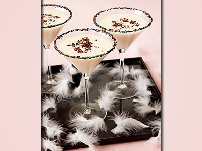 Vrei sa te simti ca o vedeta de Oscar? Savureaza un cocktail Black Swan