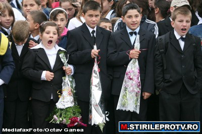 Ce vor invata elevii la dirigentie: "Florile de 8 Martie, coruptie mascata"