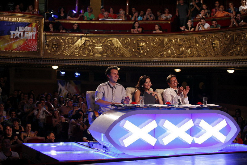 Romanii au talent: iluzionistul Cristian si trupa de dans Trouble Crew