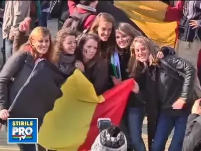 Zeci de oameni au protestat dezbracati in Belgia. Nu au Guvern. VIDEO