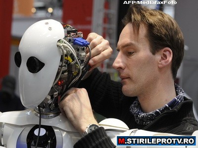 Roboti inteligenti: iti pun gresie in baie si iti curata piscina