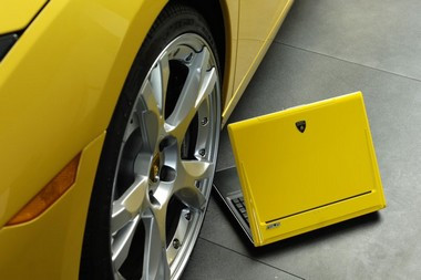 Bolizii high-tech intra in magazine! Laptop-uri Ferrari si Lamborghini