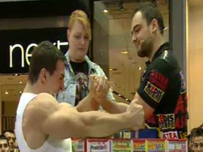 Oncescu, nou record mondial:a batut 500 de oameni! Vezi cele mai tari faze