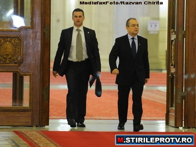 Premierul Boc e in turneu la aliatii politici. Lupta pentru Codul Muncii