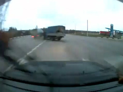 Crezi ca la 150 km/h mai poti sa pacalesti moartea? Iata dovada video