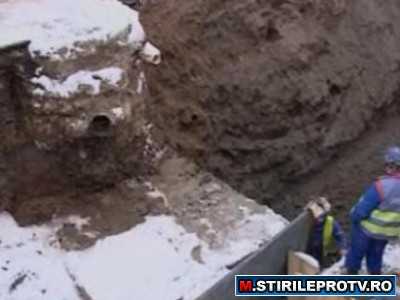 Crater de zeci de metri patrati pe un bulevard din Iasi. VIDEO