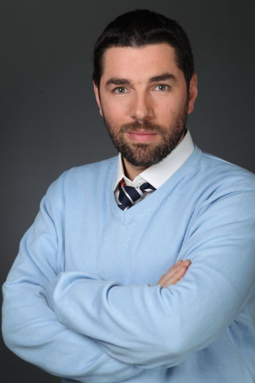 Cele mai cautate localuri din Bucuresti stau intre cladiri gata sa cada. Reportaj din centrul vechi