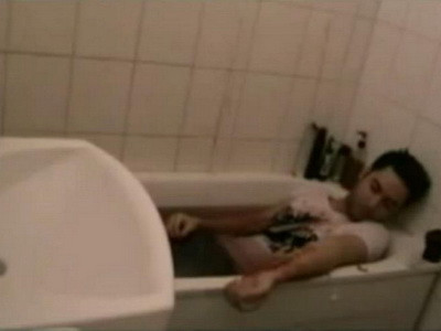 Cea mai NEAGRA gluma pe care i-o poti face colegului de apartament! VIDEO