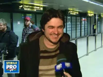 Au scapat din haos. Zeci de romani din Libia, adusi acasa cu o aeronava