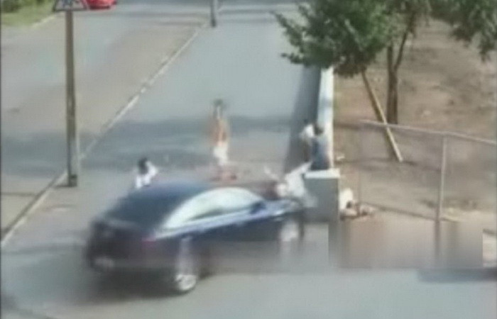 Noroc uluitor pentru un barbat si ghinion teribil pentru doua femei. VIDEO