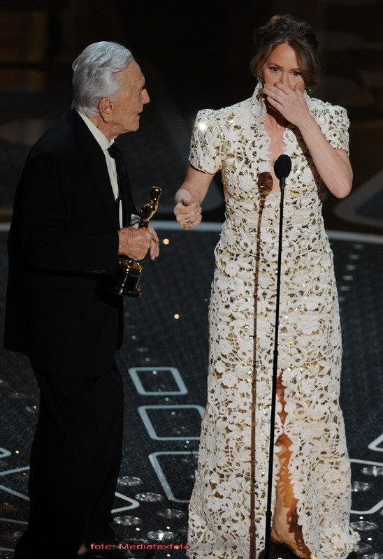VIDEO: Melissa Leo a injurat la Oscar 2011, LIVE. Alte gafe de vedete