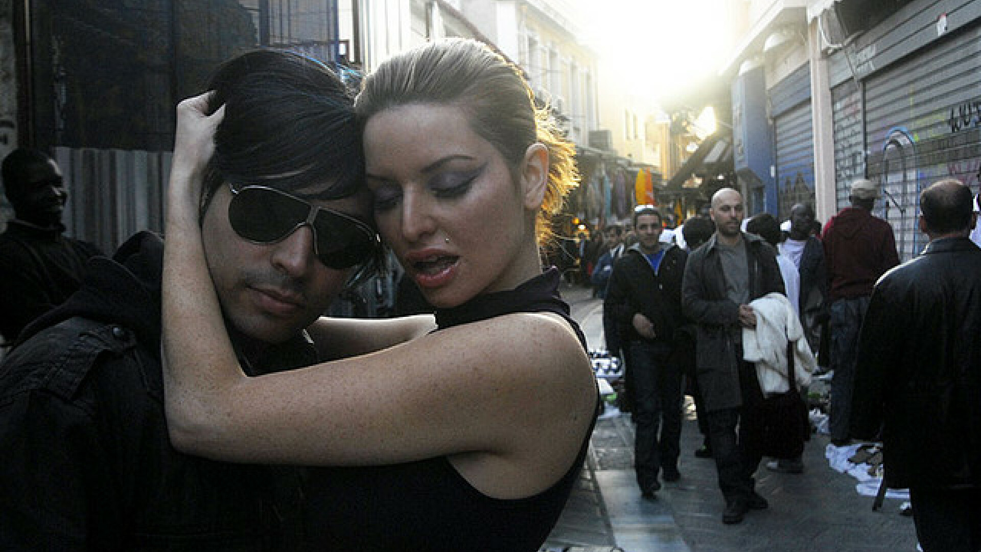 Cel mai bun oras in care sa flirtezi si sa-ti dai intalniri pe net este...