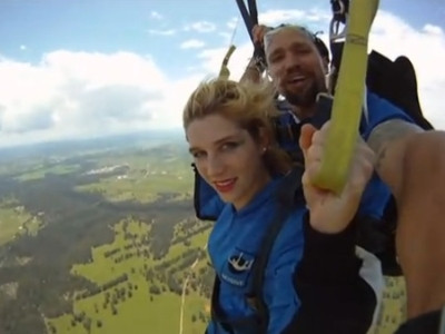Kesha s-a aruncat din avion de ziua ei. VIDEO