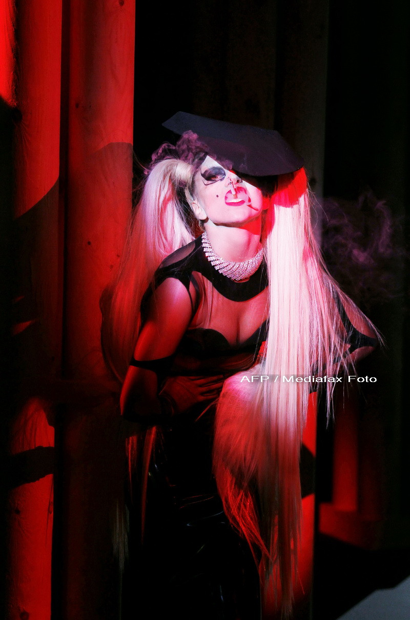 Lady GaGa e model. A facut senzatie la Saptamana modei de la Paris. VIDEO