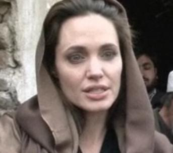 Angelina Jolie, in vizita la refugiatii din Afganistan. VIDEO
