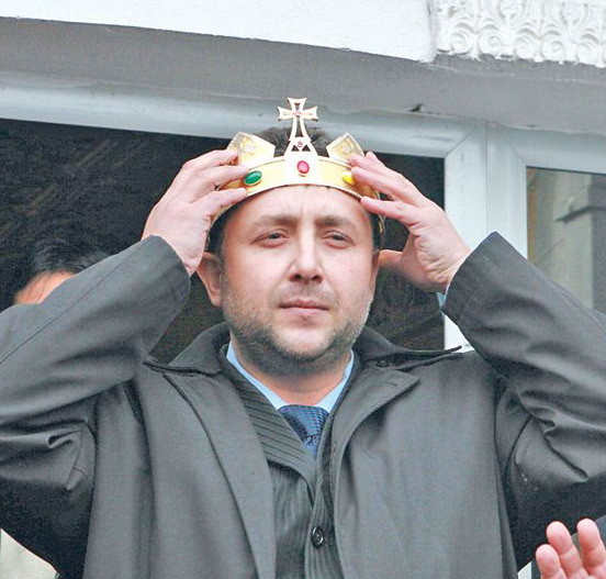 Regele rromilor, Danut Stanescu, este cercetat pentru furt de curent