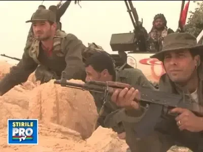 Imagini spectaculoase din Libia. Rebeli anti-Ghaddafi, care se cred Rambo