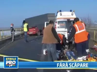 Un camion a intrat pe contrasens pe DN7. Un mort, 3 raniti si trafic blocat