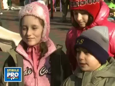 Vremea i-a facut pe romani fericiti. Plimbari in parc si pe faleza marii