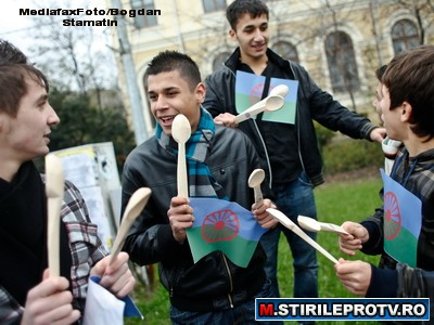 Romania: In 9 din 10 cluburi romii n-au avut voie sa intre. Este normal?