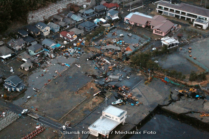 Imagini terifiante: case si magazine, spulberate de tsunami. VIDEO