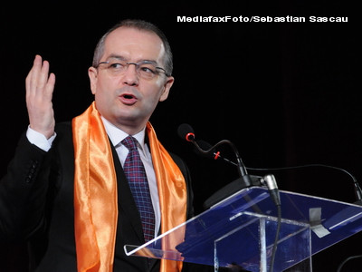 Boc catre tinerii din PDL: Un discurs de succes este ca un minijup