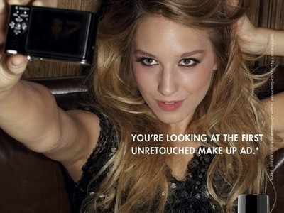 Prima reclama la fond de ten fara Photoshop. FOTO