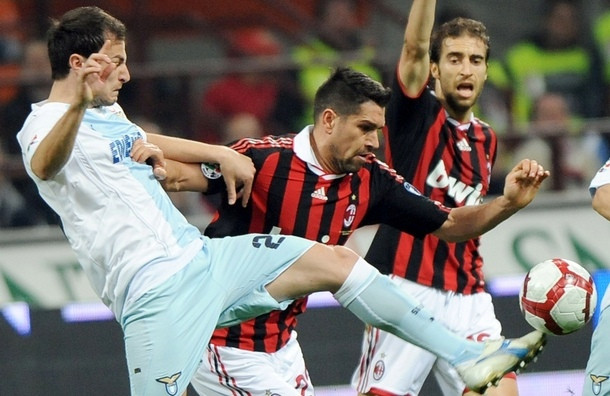 Barca ii cauta inlocuitor lui Abidal. Radu Stefan, pe lista catalanilor