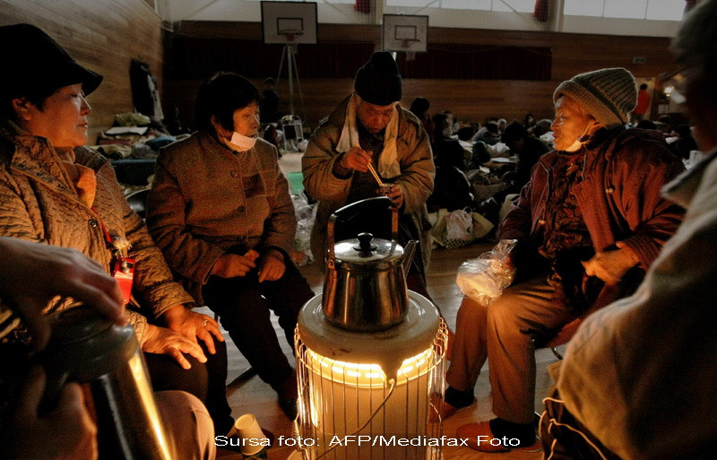 Japonezii, sfasiati intre jale, foame, frig si teama de Apocalipsa