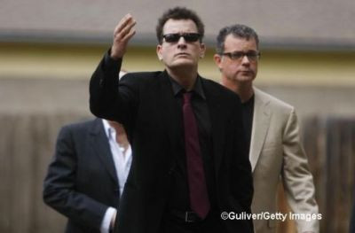 Este oficial. Charlie Sheen nu se mai intoarce la "Doi barbati si jumatate"