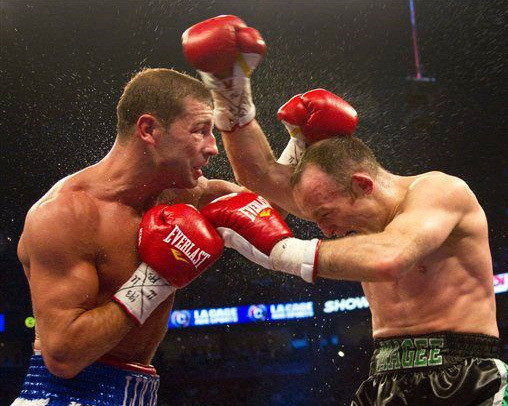 VIDEO Bute isi pastreaza centura! Transmite-i un mesaj de felicitare