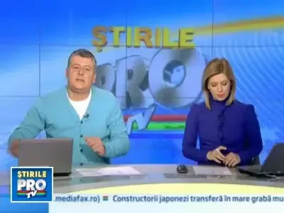 Le-au sarit fulgii. Bataie cu perne in fata Portii Brandenburg