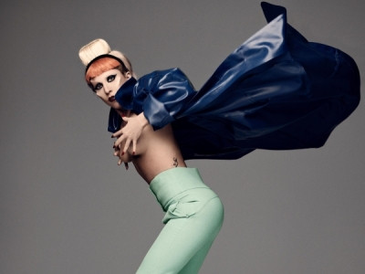 Lady GaGa topless pentru revista I-D! Galerie FOTO
