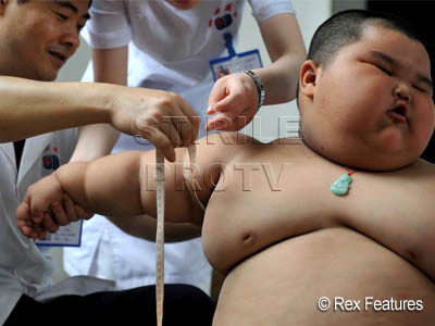 KID KONG. La 3 ani, cantareste 60 de kg. Parintilor le este teama de el