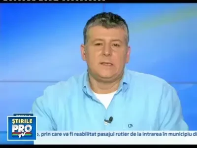 S-au chinuit sa salveze o pisica cocotata pe o casa. A coborat singura