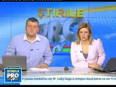 VIDEO. Operatiune de salvare delicata. O nudista a ramas blocata pe stanci