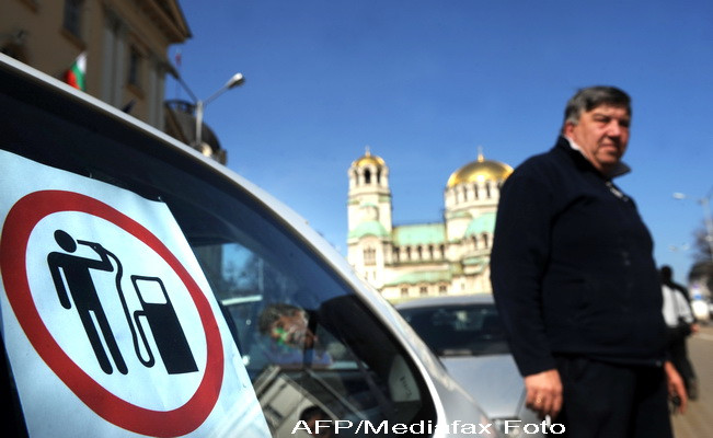 Pretul benzinei a trecut de 6 lei/litru. FMI: scumpirea petrolului continua