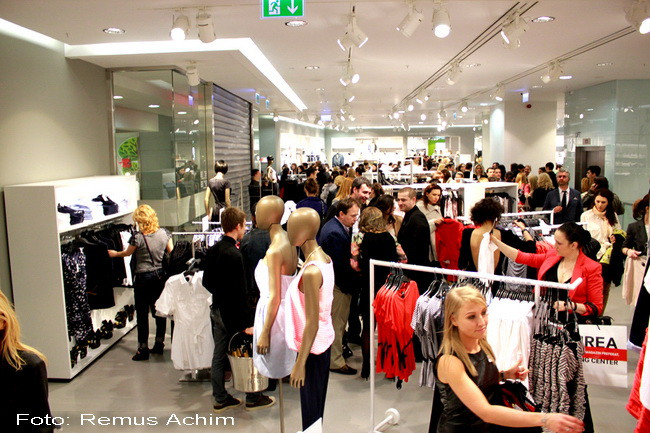 Ziarul Financiar: H&M iti da 5 lei pentru hainele vechi. Cate haine trebuie sa duci si unde?