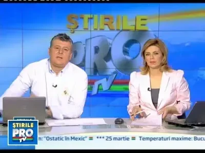 Barack Obama incuiat pe dinafara. VIDEO