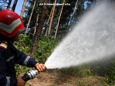 Focul i-a distrus casa si afacerea. Pagube de 100 000 de euro