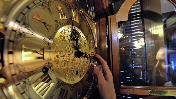 Motivele pentru care Rusia a refuzat sa treaca la ora de iarna si haosul care a urmat